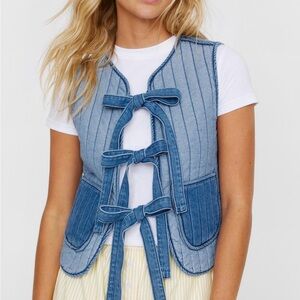 Nasty Gal REVERSIBLE QUILTED DENIM GILET